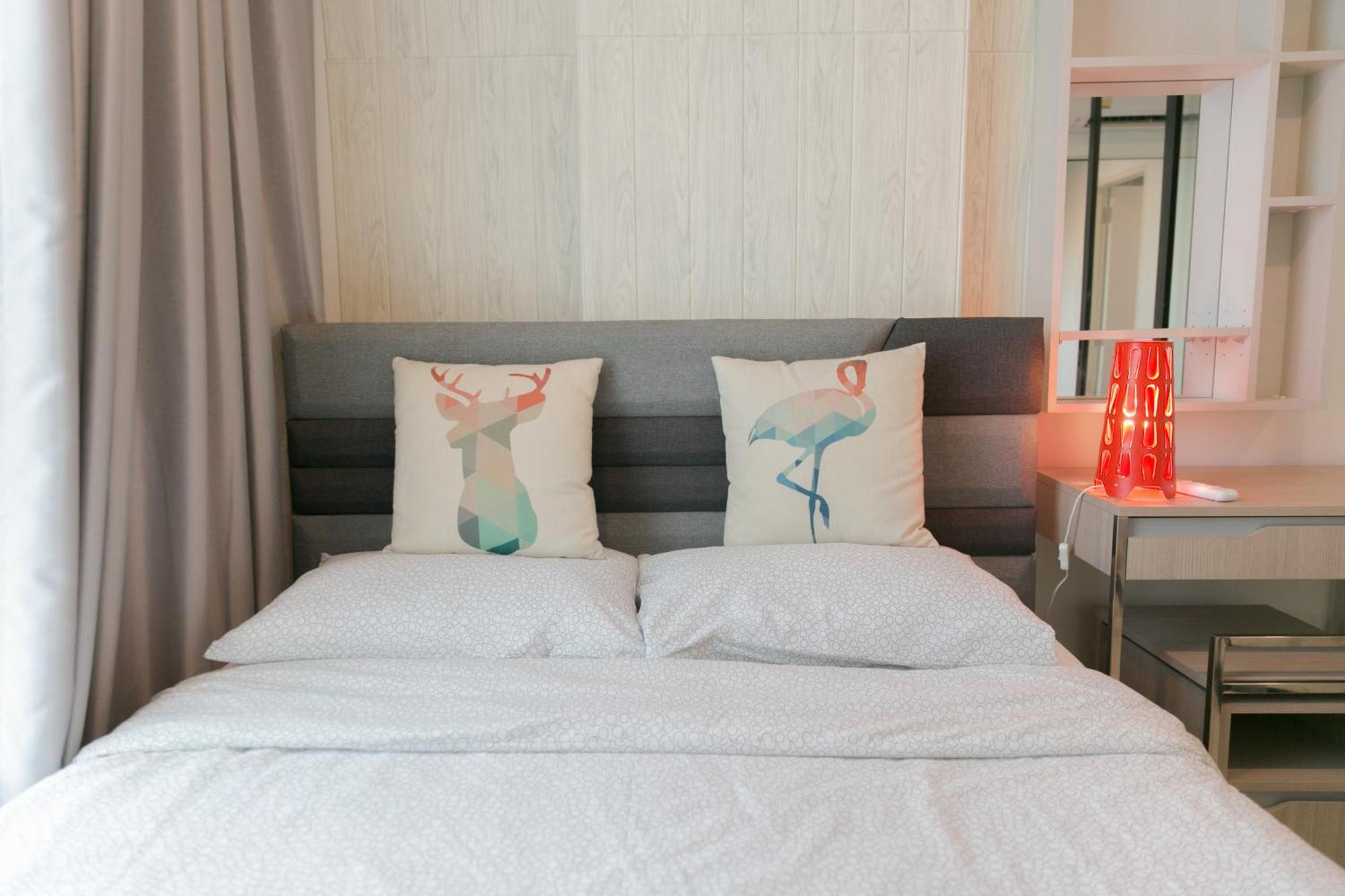 Moonlight Goddess Apartment Банкок Екстериор снимка