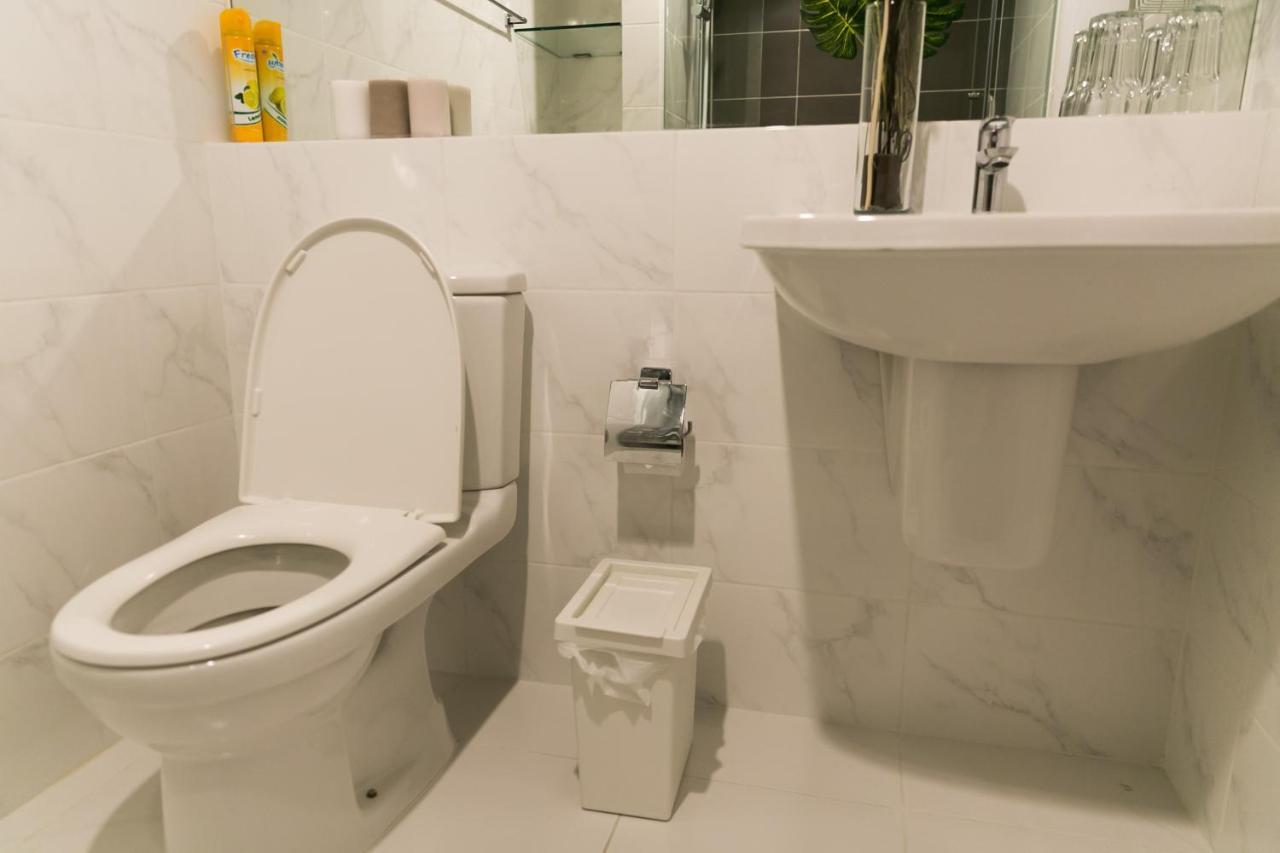 Moonlight Goddess Apartment Банкок Екстериор снимка